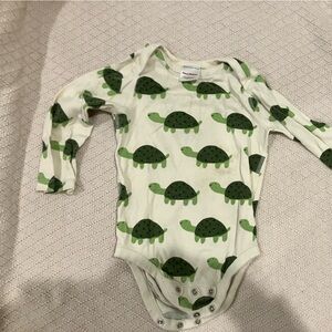 Hanna Andersson Turtle Print Baby Onesie